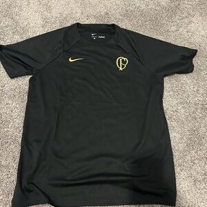 Nike Men's Black and Gold Short Sleeve Tee
